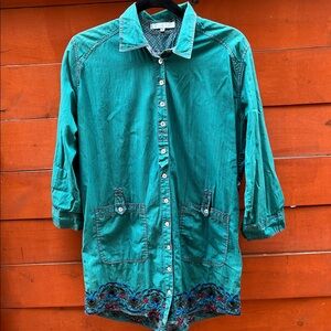 J3 Women’s Fitted Tunic, Size Small, embroidery detailing.